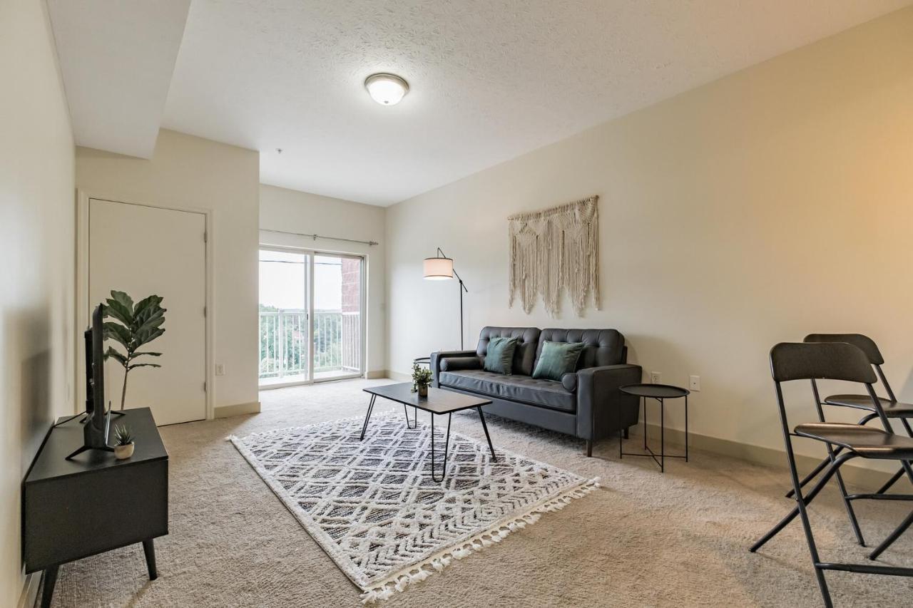 Frontdesk Portal Place Apts Oakland Питсбърг Стая снимка